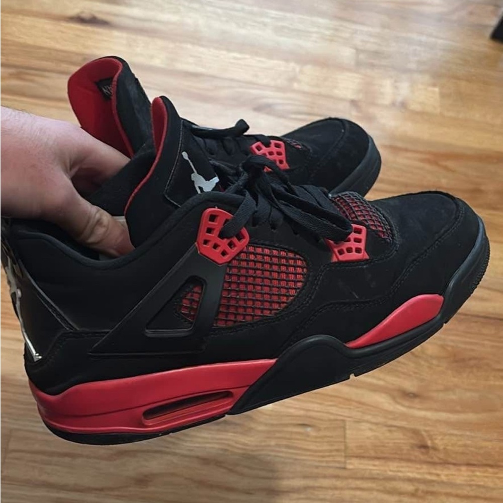 Jordan 4 red thunder men’s 9.5
